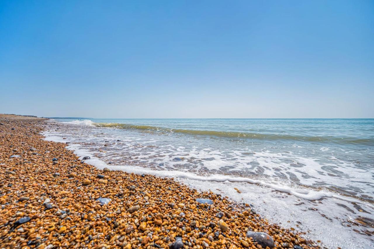Spacious 4-Bed Beach Retreat For Families Steps From The Shore In Pevensey Bay Ngoại thất bức ảnh
